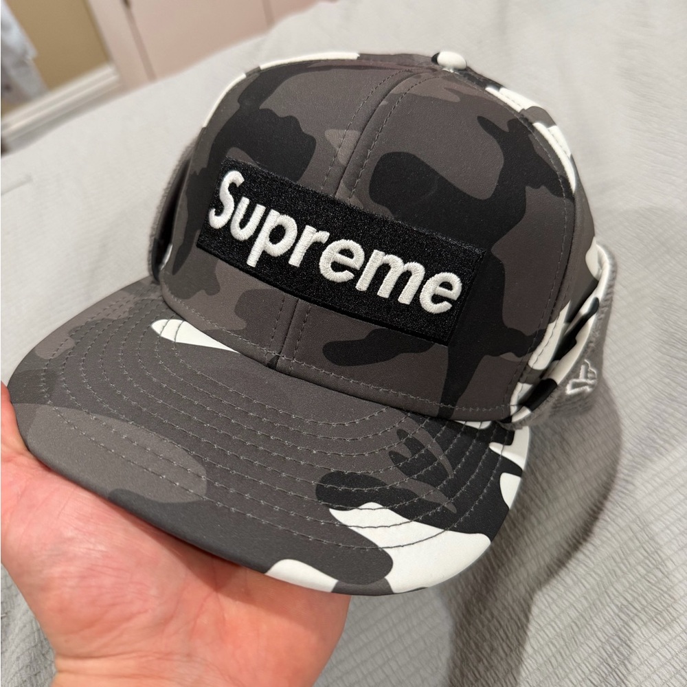 Supreme FW20 Snow Camo Black White and Gray Camouflage WINDSTOPPER New Era Hat